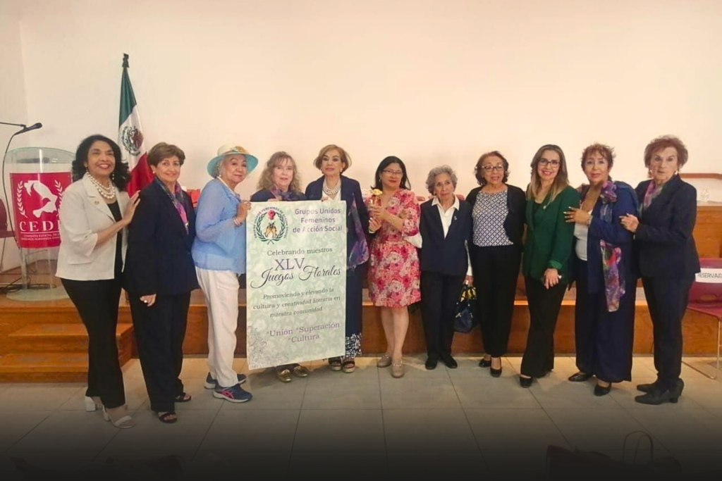 La poeta hondureña Diana Espinal es fue galardonada por GUFAS.