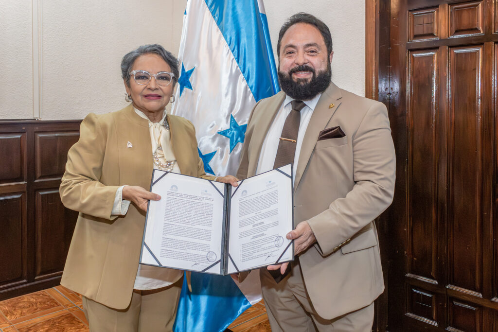 El convenio permitirá impulsar proyectos claves para enriquecer nuestro patrimonio cultural y educativo