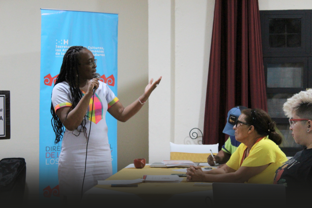 Cintia Bernárdez expuso de primera mano, los avances de la SECAPPH y el acercamiento hacia los pueblos de Honduras.