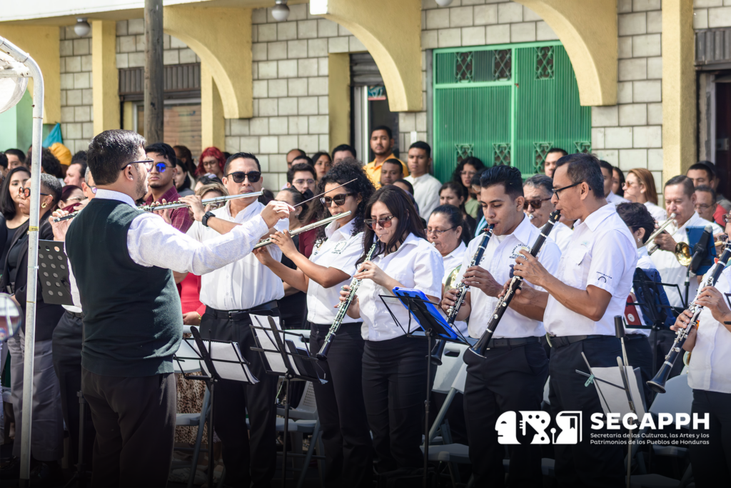Como un acto simbólico la Banda de los Supremos Poderes, acompañó la ocasión interpretando el himno a Morazán.
