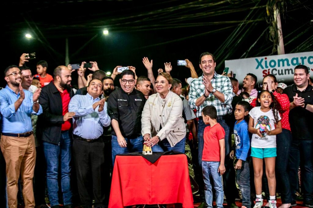 Con emoción se inaugura proyecto de iluminación en Olancho.