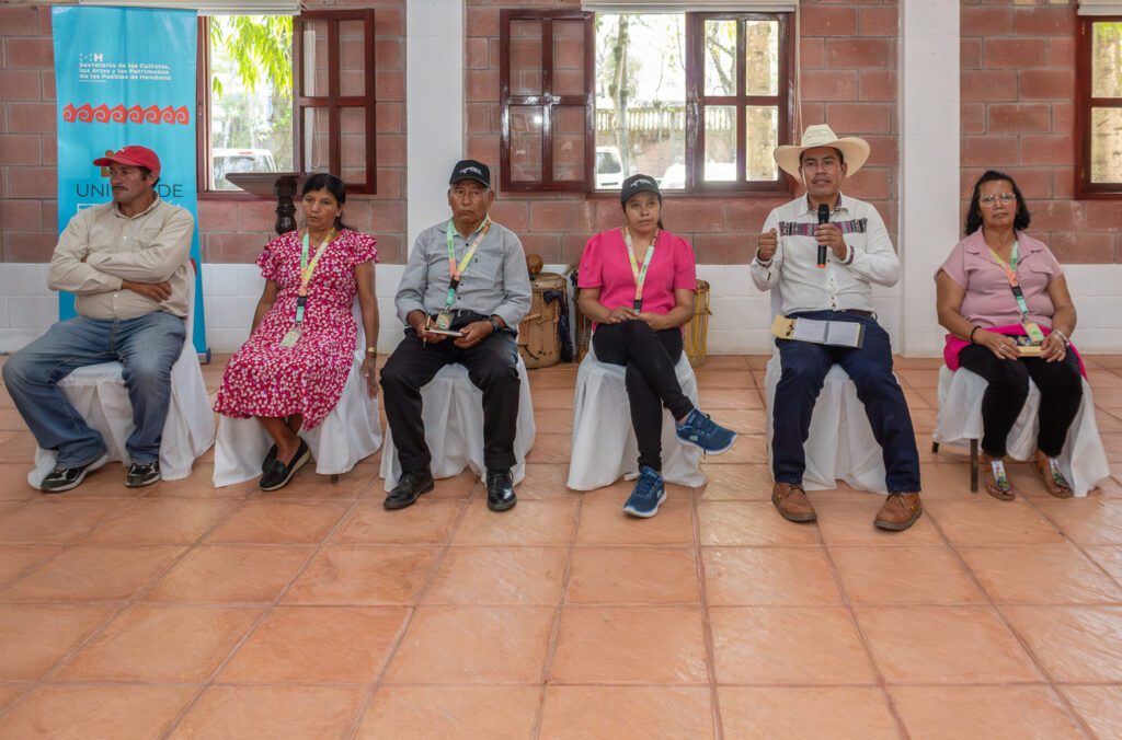 Con la participación de los miembros de los diferentes pueblos el foro se convirtió en espacio de diálogo