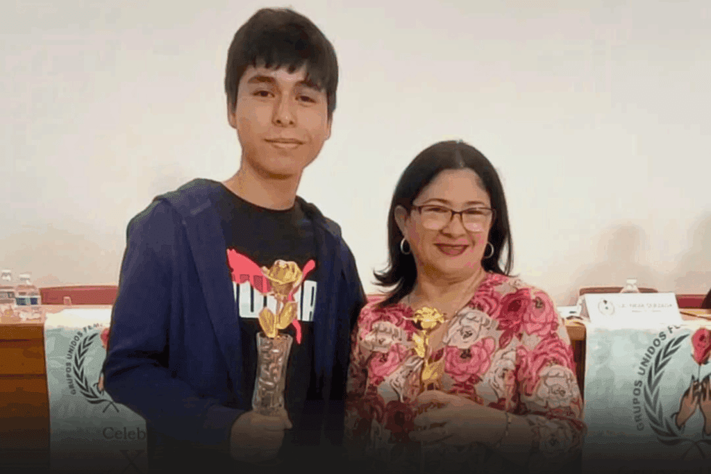 Diana Espinal con premio