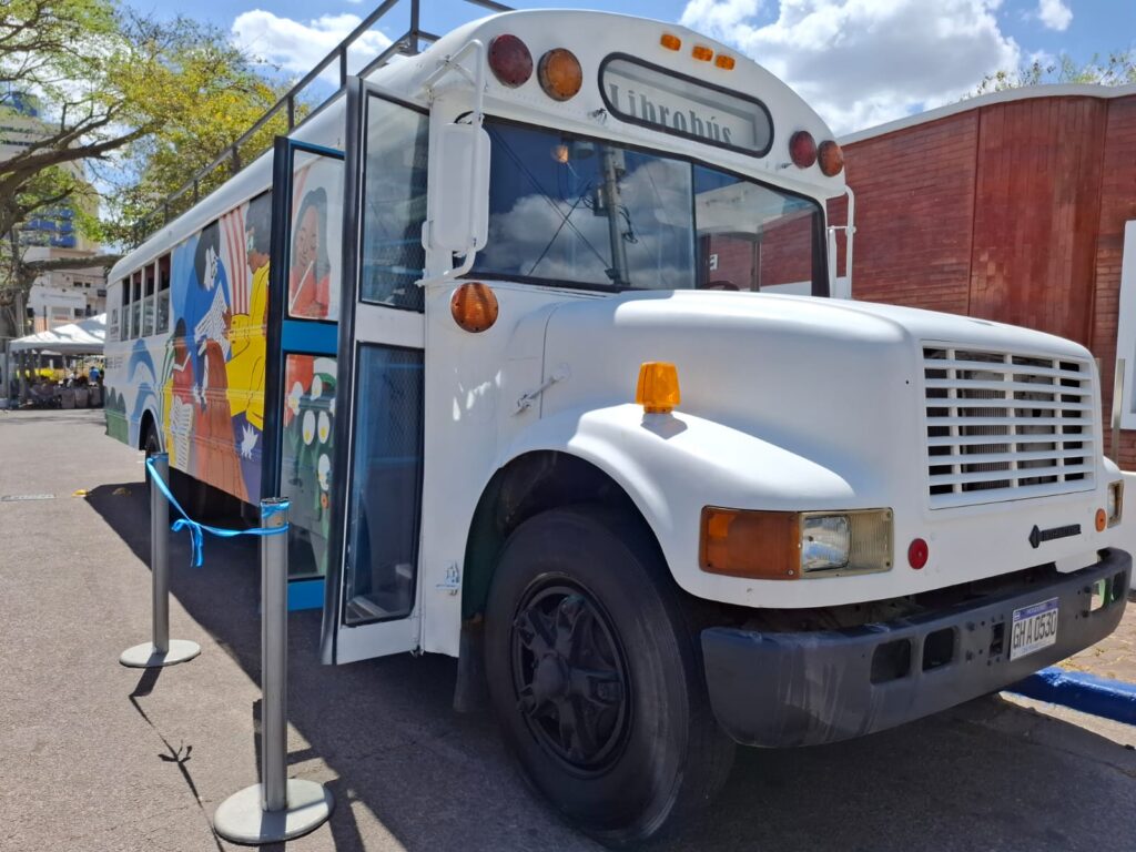 El Librobús brindara sus servicios en Casas de la Cultura, Centros Educativos y comunidades que carecen de acceso a libros