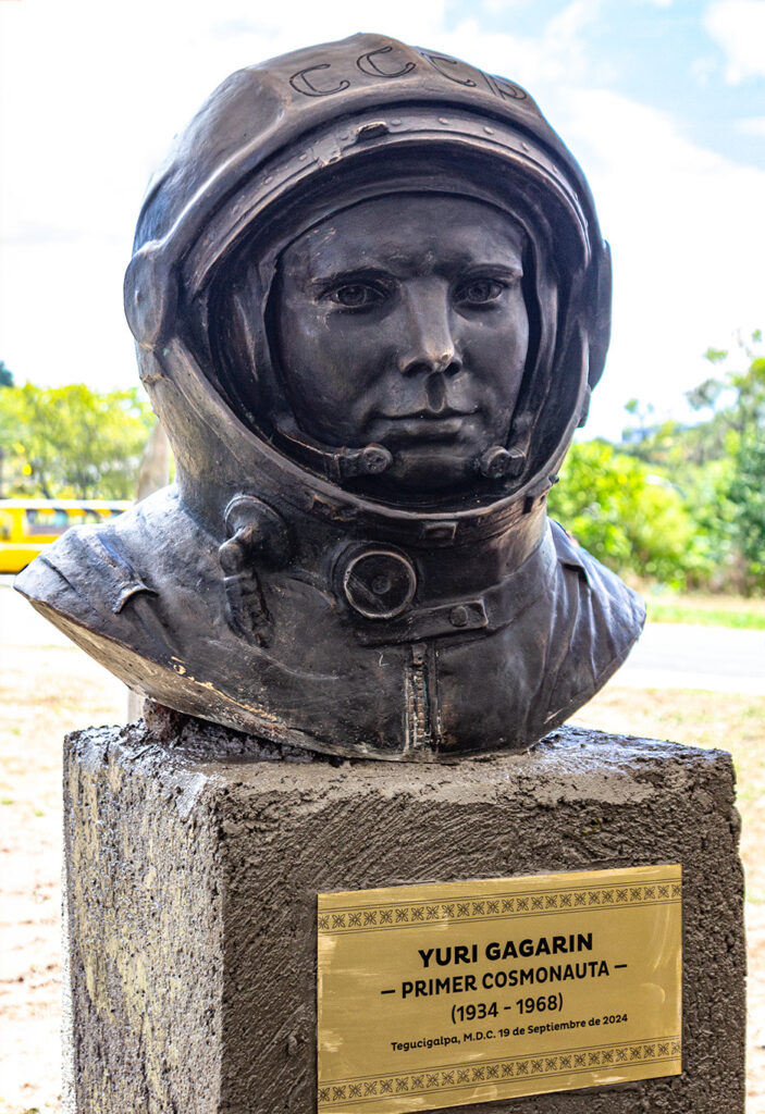Homenaje a Yuri Gagarin, el primer cosmonauta del mundo.