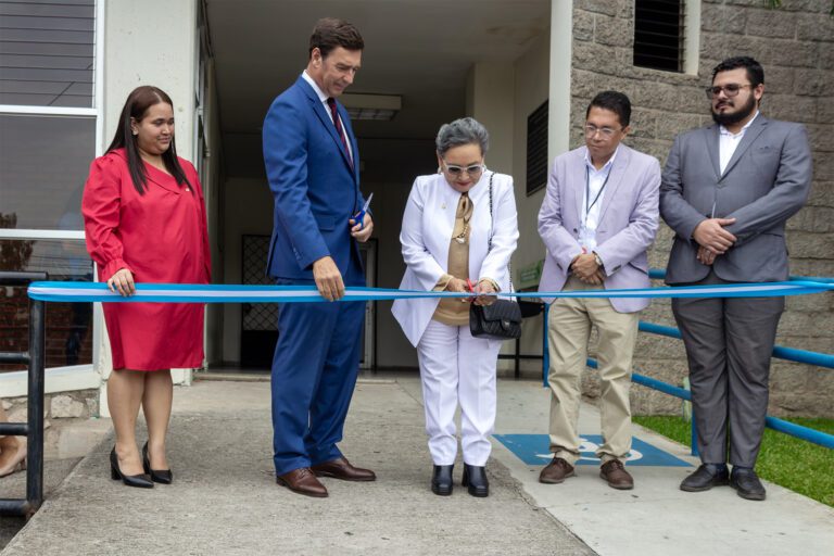 Inauguración Escuela Nacional de Poseía