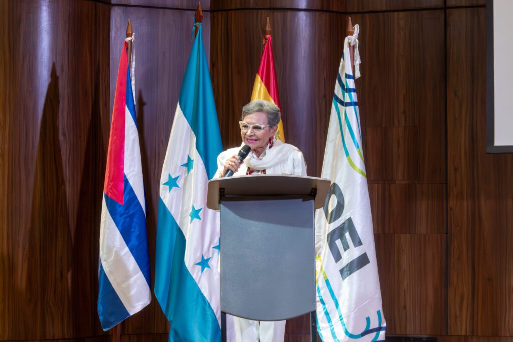 La ministra, Annarella Vélez