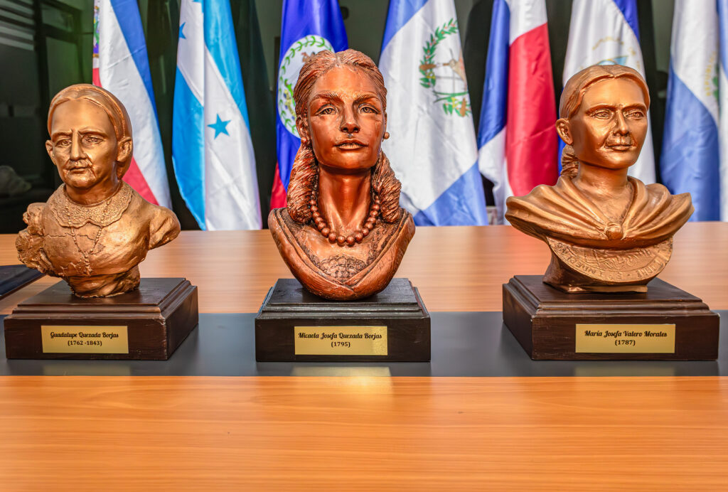  Las esculturas rinden homenaje a 5 mujeres hondureñas valiosas 
